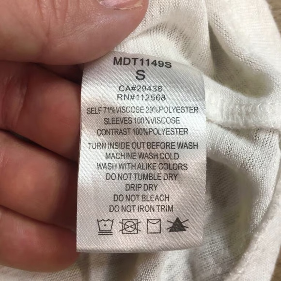 Women's White and Red Patterned Top - Picture 7 of 7